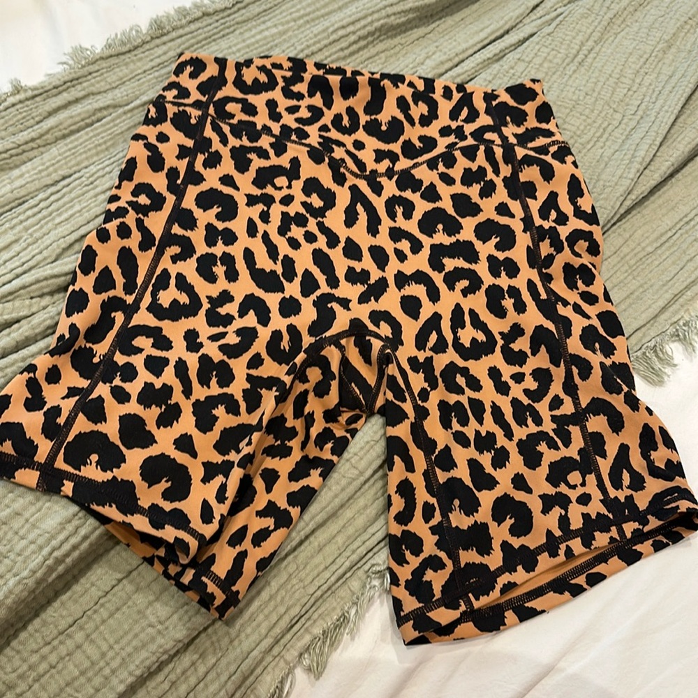 Balance athletica kingdom leopard ascend shorts